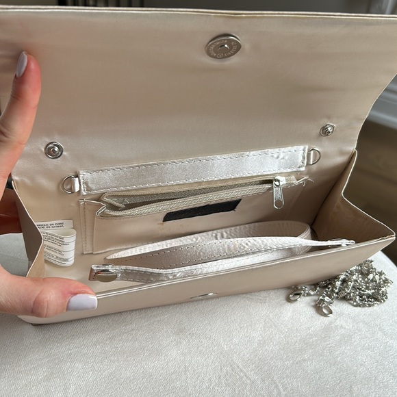 Gold/ cream satin clutch - Picture 3 of 5